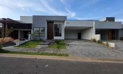 Casa de alto padrão em condomínio à venda em Monte Mor-SP, bairro Monterrey: 3 quartos, 1 suíte, 3 salas, 2 banheiros, 4 vagas, 160,69m².