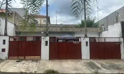 Vende 3 quitinetes sendo 1 quarto cozinha banheiro lavanderia 1 garagem pra um carro valor 450.000,00 dando uma renda de 2.500,00 por mês