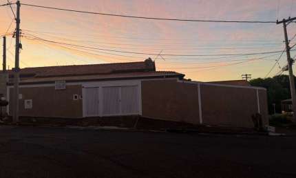 Imperdível: Casa à venda em Campinas-SP, Parque Via Norte - 3 quartos, 1 suíte, 1 sala, 2 banheiros, 5 vagas, 480m²!