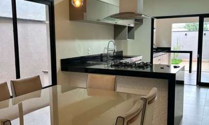 Imperdível oportunidade de adquirir casa em condomínio no Residencial Jardim do Jatobá - Hortolândia-SP - 3 quartos, 1 suíte, 2 salas, 2 banheiros, 4 vagas de garagem, 150m²!