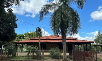 Oportunidade única: Fazenda de luxo à venda em Área Rural de Luziânia-GO, com 3 quartos, 3 salas, 2 banheiros e 3 vagas de garagem.