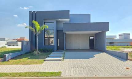 Casa em Condomínio de Alto Padrão à Venda em Monte Mor-SP, Bairro Monterrey: 3 Quartos, 1 Suíte, 2 Salas, 2 Banheiros, 4 Vagas, 150m².