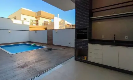 Casa em Condomínio à Venda em Hortolândia-SP  3 Quartos, 1 Suíte, 3 Salas, 2 Banheiros, 4 Vagas de Garagem  165m² de Área.