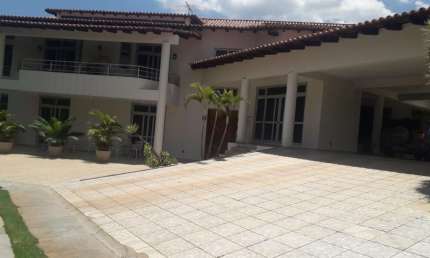 Casa Parkway - Quadra 15  - Excelente casa na quadra 15 do Parkway. Com dois pavimentos, ótima localização, próxima ao aeroporto. - Duas cozinhas, uma principal e outra auxiliar (para eventos). - Suít