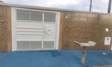 Casa à venda em Americana-SP, bairro Monte Carlo: 2 quartos, 1 sala, 1 banheiro, 4 vagas de garagem, 80 m² de área.