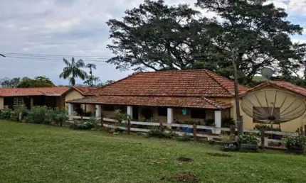 *EXCELENTE SÍTIO A VENDA NA REGIÃO DE BOTUCATU - SP* ??   Área Total: 36 Alqueires   Pastagem: 75%    Restante: Reserva e App   Topografia: Levemente Ondulada   Solo: Vermelho a Misto   Hidrografia: T
