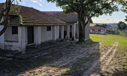 *EXCELENTE FAZENDA A VENDA EM ITAPETININGA - SP* ??   Formação: Pecuária Bovina e Agricultura   Área Total: 117 Hectares ou 48 Alqueires   Pastagem: 30 Alqueires   Agricultura: 7 Alqueires   App e Res