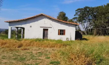 Sitio 10.4 alqueire   frente para castelo Branco plantação de trigo uma reserva aproximadamente 2 alqueires com nascente dentro 1 casa 2 quarto sala  cozinha,banheiro,varanda, de Lage,precisando de re