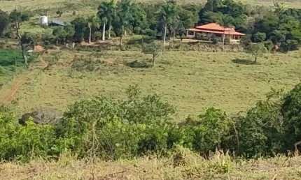 Vende-se  uma fazenda de 134  hectares,  situada  no munícipio de bom sucesso,  às  margens  do rio  das mortes,  com 02 kms  de extensão,   o qual tem  100 metros de lurgura.  e,  faz divisa com  cór
