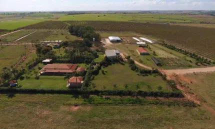 *excelente fazenda na região de penápolis-sp* ??   área total: 408 alqueires ou 968 hectares   aproveitamento: 80%  topografia: plana e semi plana  solo: misto de cultura   hidrografia: margeia 2 km  