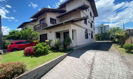 Casa para Venda em Joinville, Floresta, 5 dormitórios, 4 banheiros, 4 vagas