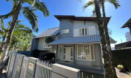 Casa para Venda em Joinville, Costa e Silva, 4 dormitórios, 1 suíte, 3 banheiros, 2 vagas
