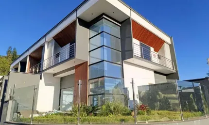 Sobrado para venda em joinville, saguaçu, 3 dormitórios, 3 suítes, 1 banheiro, 2 vagas