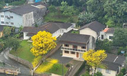 Casa para Venda em Joinville, Anita Garibaldi, 5 dormitórios, 1 suíte, 4 banheiros, 3 vagas