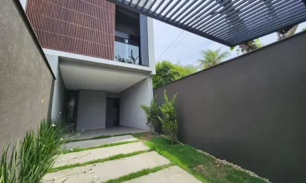 Sobrado para Venda em Joinville, Anita Garibaldi, 3 dormitórios, 1 suíte, 2 banheiros, 1 vaga