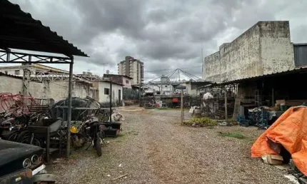 Terreno Comercial à Venda no Centro de Patos de Minas – 947m²