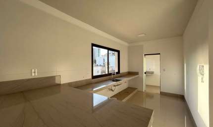 Apartamento de 3 Suítes à Venda no Centro de Patos de Minas - Vista para Major Gote e Av. Getúlio Vargas