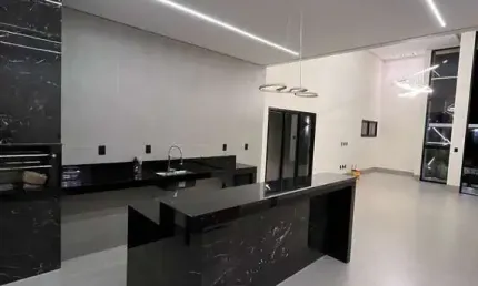 Imóvel à Venda em Patos de Minas: Casa de Alto Padrão com Piscina Aquecida, Automação e Acabamento Premium