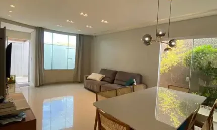 Linda casa à venda no bairro limoeiro, patos de minas - 3 dormitórios, varanda gourmet e mais!