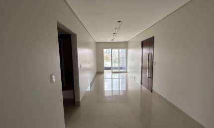 Apartamento Alto Padrão no Residencial Sierra Azul – 3 Quartos, Elevador e Varanda
