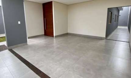 Linda Casa à Venda no Bairro Afonso Queiroz - Conforto e Modernidade - Patos de Minas