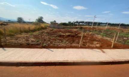 Lote à Venda no Bairro Chácara Caiçaras - 450m² com Poço Artesiano em Patos de Minas