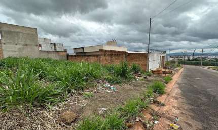 Lote de 210m² à Venda no Bairro Afonso Queiroz – Próximo à Mata do Catingueiro, Patos de Minas