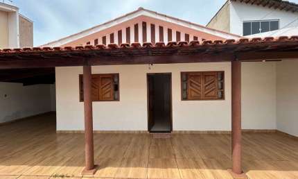 Casa Ventilada e Ampla à Venda no Jardim Panorâmico - 125m² Construídos