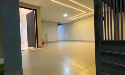 Casa de Alto Padrão à Venda no Bairro Campos Elíseos, Patos de Minas - 3 Dormitórios, 2 Suítes e Espaço Gourmet