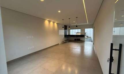 Casa à Venda em Patos de Minas – 3 Dormitórios, 1 Suíte e Lote de 231 m²