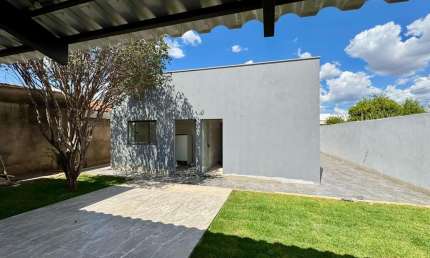 Casa à Venda no Bairro Gramado em Patos de Minas – 4 Quartos, Suíte Externa e 354m² de Lote