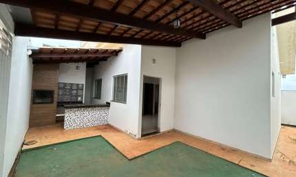 Casa à Venda no Bairro Afonso Queiroz, Patos de Minas - 3 Dormitórios e Espaço Gourmet