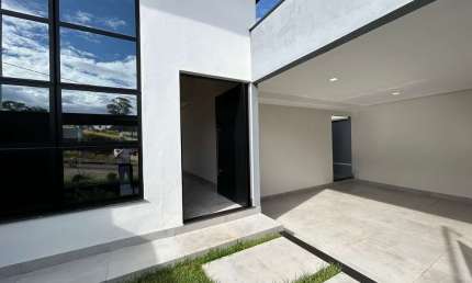 Casa de Alto Padrão no Bairro Afonso Queiroz – 3 Quartos, Suíte e Tecnologia | R$620k