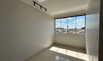 Residencial Luiz XV - Apartamento à Venda na Vila Garcia, Patos de Minas - 2 Dormitórios, Suíte, e Elevador
