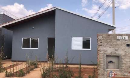 Casa à venda no bairro Nossa Senhora de Fátima em Patos de Minas-MG. 2 quartos, ótima localização. Agende sua visita! (34) 3821-1880.