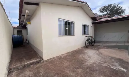 Casa à Venda no Jardim Esperança em Patos de Minas – 2 Quartos e 148m² de Conforto