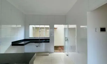 Casa à Venda no Bairro Barreiro em Patos de Minas – 2 Quartos, Ótimo Preço!
