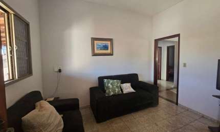 Casa à Venda no Bairro Nova Floresta – Patos de Minas | Esquina, 2 Quartos, Permuta