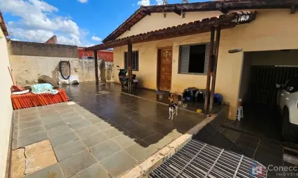 Casa à venda no bairro São Francisco em Patos de Minas – 4 quartos, suíte, 255m² de área construída