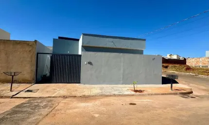 Casa à Venda no Bairro Barreiro – Patos de Minas | 2 Quartos (1 Suíte), R$250 mil