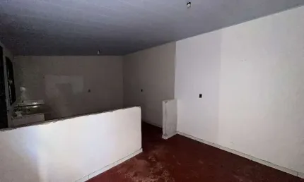 Casa tipo Kitnet com 01 quarto para aluguel na Av Tomaz de Aquino