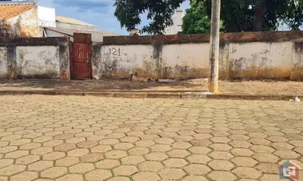 Terreno de 680 m2 no bairro São Francisco, Patos de Minas/MG
