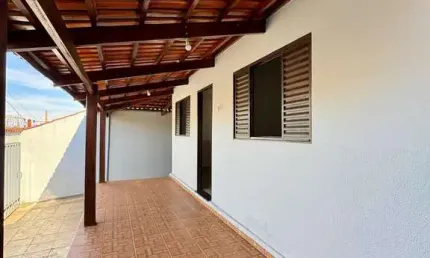 Casa à Venda em Patos de Minas – Bairro Novo Horizonte com 3 Quartos e Churrasqueira