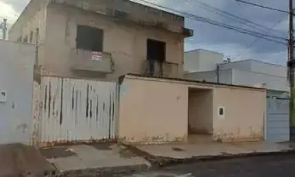 Prédio à venda com 4 apartamentos + meia água no bairro pelluzo – patos de minas/mg | ótima renda!