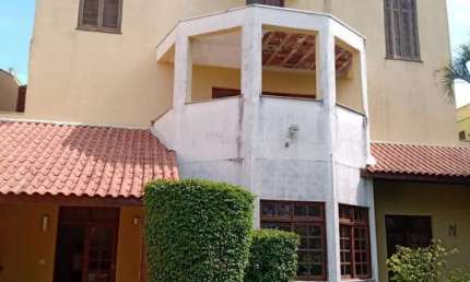 Imóvel de luxo na Vila Oliveira: Casa com 6 quartos, 6 suítes, 4 salas e 550m² em Mogi das Cruzes-SP.