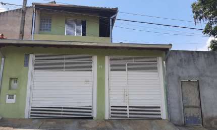 Imponente residência de 4 quartos no Jardim Santos Dumont II, Mogi das Cruzes-SP - 287m², 3 salas, 3 banheiros, 2 garagens.
