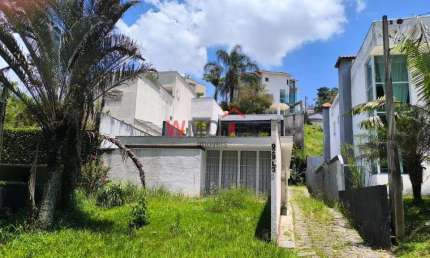 Casa em Condomínio de Luxo no Parque dos Lagos em Mogi das Cruzes-SP: 2 Quartos, 1 Suíte com hidromassagem, 1 Sala, 3 Banheiros. Venda ou Locação!