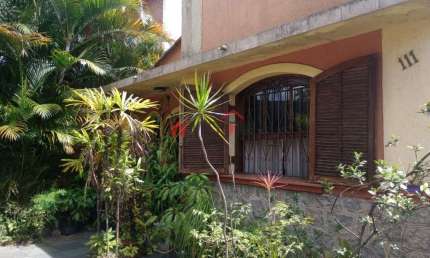 Imperdível oportunidade: Casa comercial à venda em Poá-SP, Centro, 3 quartos, 1 sala, 2 banheiros, 1 vaga de garagem, 125m².