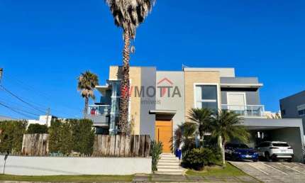 Casa de luxo em condomínio no Botujuru: 3 quartos, 3 suítes, 2 salas, 2 vagas, 285m² em Mogi das Cruzes-SP.