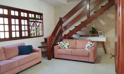 Imperdível! Casa à venda em Mogi das Cruzes-SP, Jardim São Pedro, 5 quartos, 1 sala, 2 banheiros, 3 vagas de garagem.